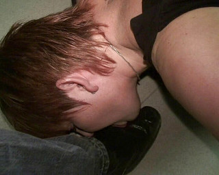 Annadevot - I clean the shoes of my Lord