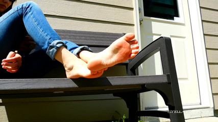 Foot Worship Outdoors: Sexy Bare Feet