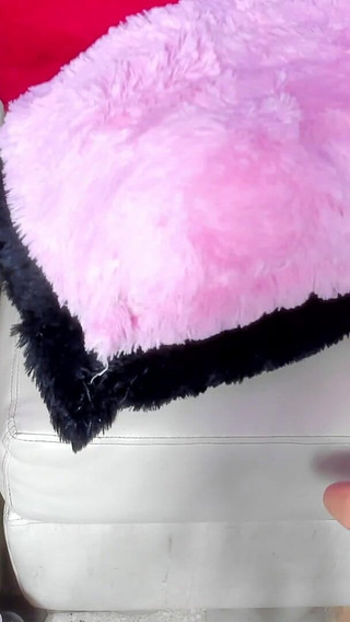 Fast Fingering Makes Her Cum Screaming