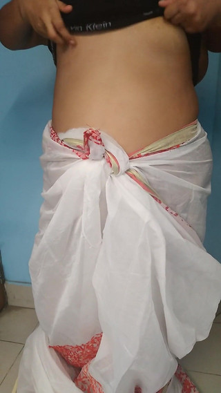 Sexy Bhabi Ki Saree Kholi Hindi Sex