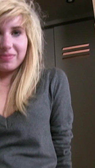 Cute18 Years Old Vicky Does a Porn Casting