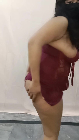 Pakistani Desi Hot Girl Showing Big Boobs