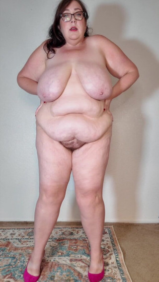 Sexy Belly Nude BBW Poses and Rides in Heels