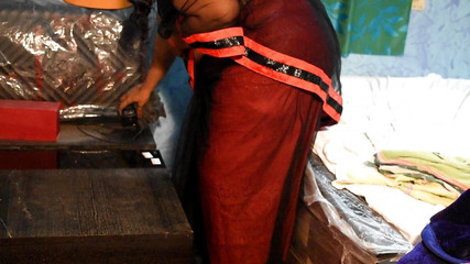 Exposing Hot Boobs and Navel Show