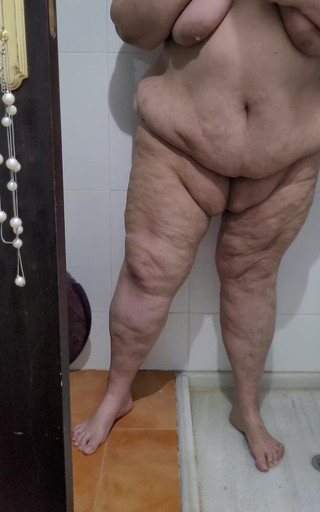 Coolmarina. Pissing in the Shower and Games with the Shiner