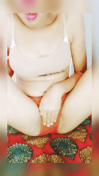 Petite Indian Teen Solo Masturbation