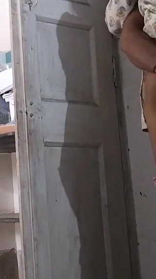 Indian School Girl and Her Boyfriend Ek Classroom Me Chup Chap Chodne Lagi