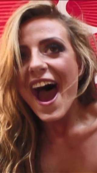 Hot babes love to get fucked - DVD