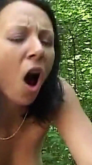 GF and BF Get Horny on the Beach and Decide to Have Sex Outdoors