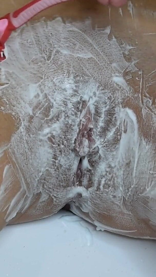 Shaving a Hairy Pussy Close up!