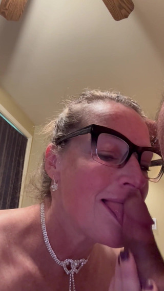Dirty Wife Loves to Swallow