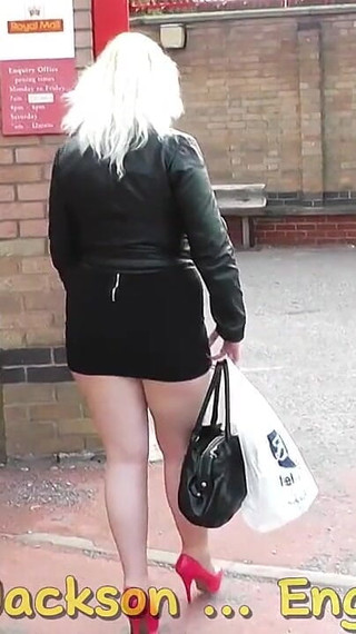 Miss Jackson English Hotwife in Public High Heels/pantyhose
