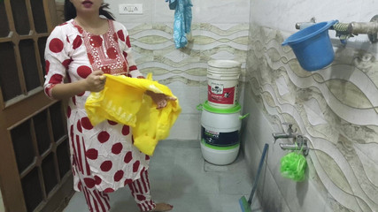 Saara Desi Stepmom Hot Talks and Gets Naked to Romance with Hindi Audio