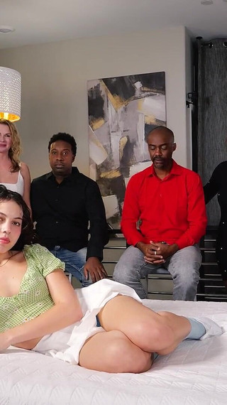 Behind the Scenes with Satine, Lala and the Creamteam