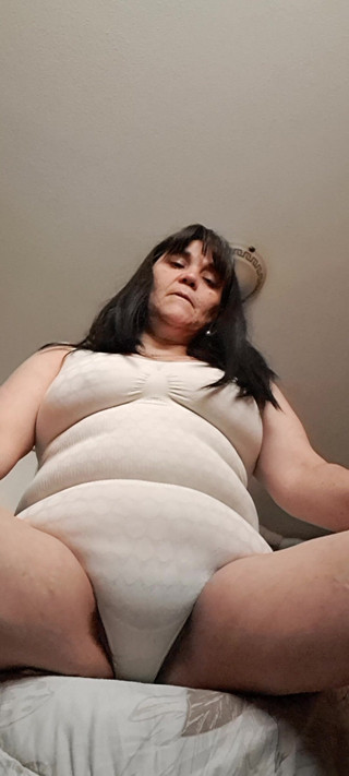 Stepmommy Putting on Some Giant Panties