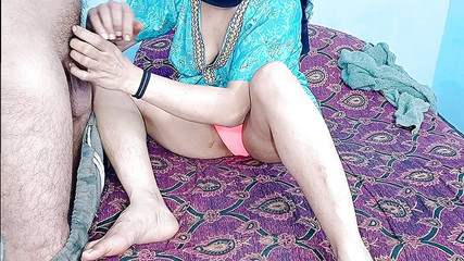 Indian Sexy Village Girl Hot Rubbing When Riding on Bigg Dick in Cowgirl, Hindi Porn Video