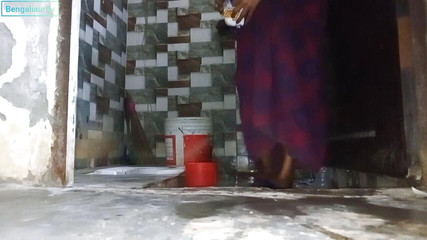 Bengali Stepaunty Was Washing Clothes Showing Her Pussy