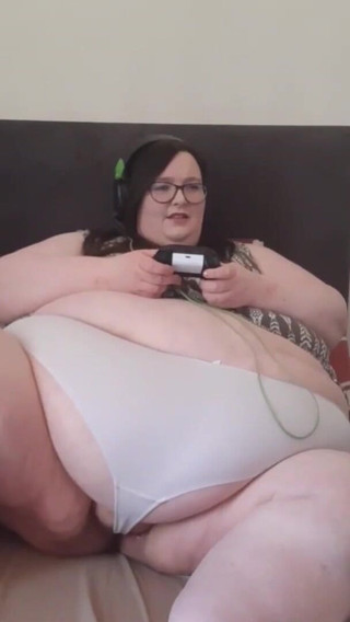 SSBBW gamer cums in thong using lush