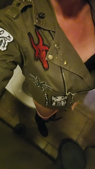 Horniest Sexy MILF Masturbates in Bar Bathroom