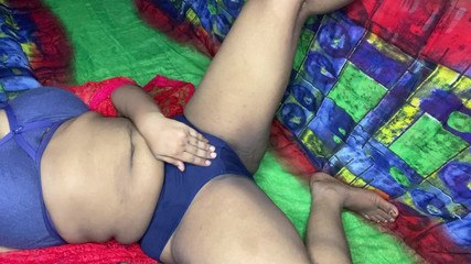 Desi Marathi Indian Girl Showing Big Boobs Fingering Bhabhi