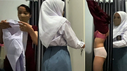 POV: Accompanying a College Classmate to a Hotel Stay While Going to College