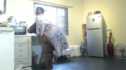 Watchon BBW Cooking with Vibrator in Pussy