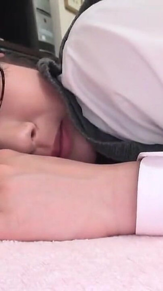 Beauties Who Look Great in Uniforms. 1