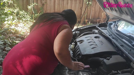 Touching - Stepmother Receives Sexual Mechanical Help