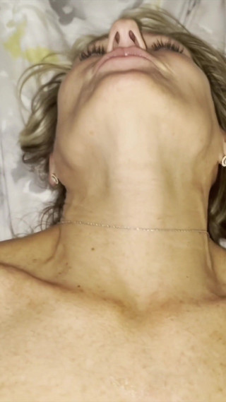 Producer directs MILF’s anal shoot