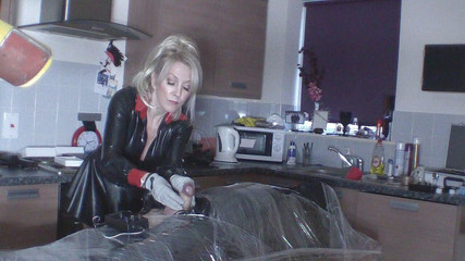 Electric gloves to cock