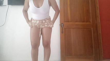 Bored and Very Hot Housewife Wants to Masturbate for Her Fans and Talking Delicious Things to Get Excited