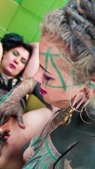 Inexperienced Tattooed Hippie Girl Gets Anal Lesson From Alternative Pornstar
