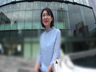 H067g01 a 60-year-old Mature Woman with a Good Wife and Wise Stepmother Atmosphere Falls in Love at a Part-time Nursing Care Des