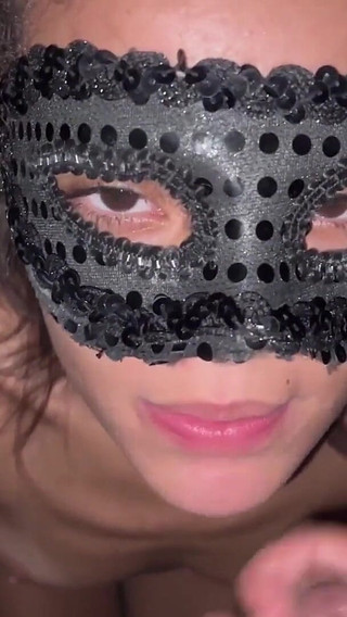 Novinha Was Almost Caught in the Act Having Sex on the Beach