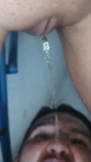 Latinas Golden Shower