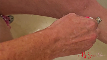 Behind the Scenes Shaving - Amateur in the Shower
